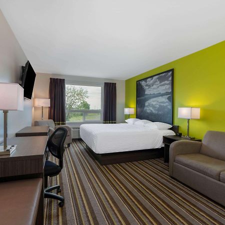 Super 8 By Wyndham Winnipeg East Mb Extérieur photo