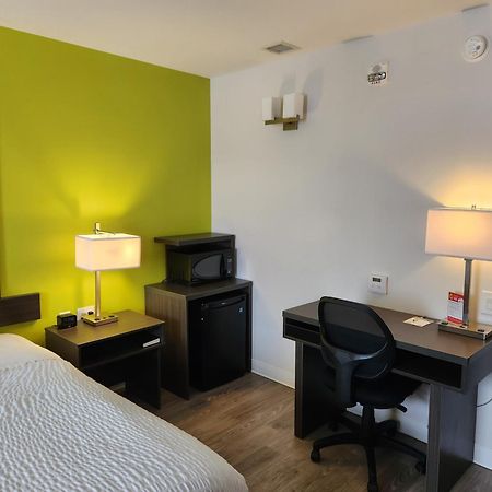 Super 8 By Wyndham Winnipeg East Mb Extérieur photo