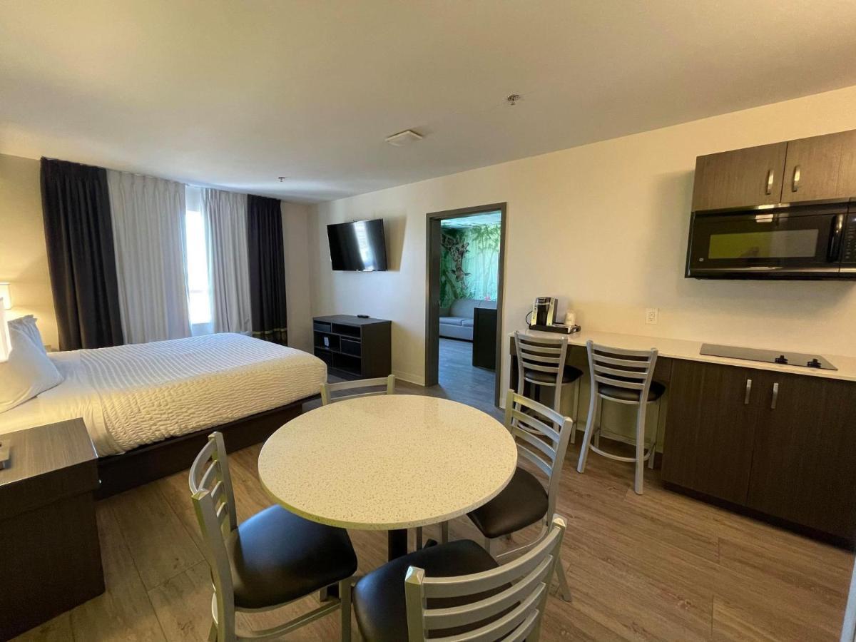 Super 8 By Wyndham Winnipeg East Mb Extérieur photo