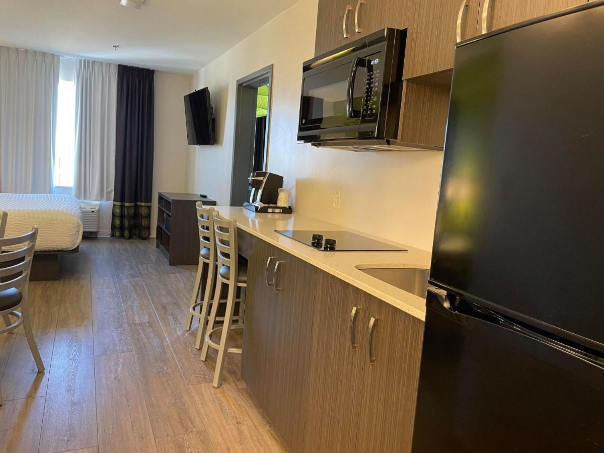Super 8 By Wyndham Winnipeg East Mb Extérieur photo
