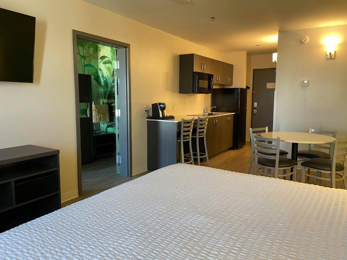 Super 8 By Wyndham Winnipeg East Mb Extérieur photo