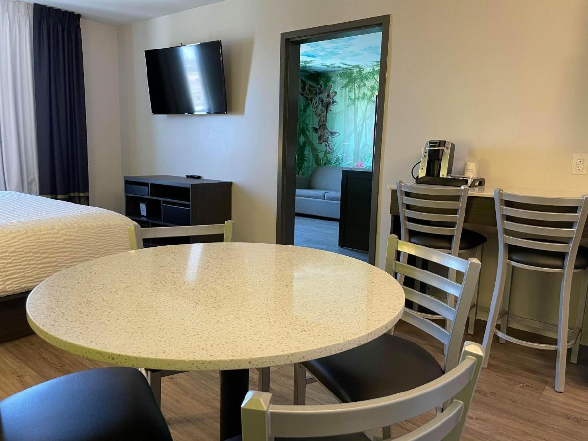 Super 8 By Wyndham Winnipeg East Mb Extérieur photo