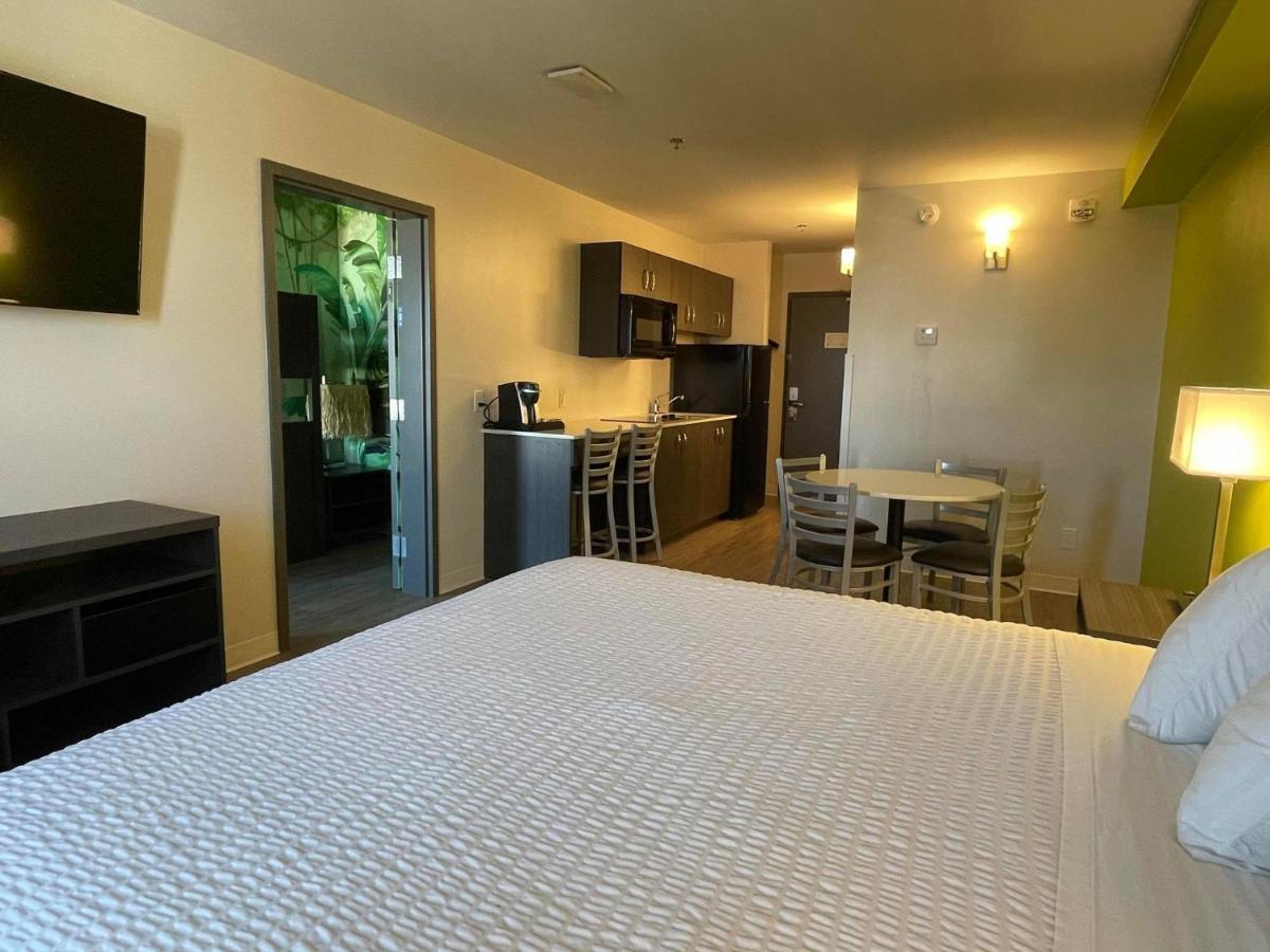 Super 8 By Wyndham Winnipeg East Mb Extérieur photo