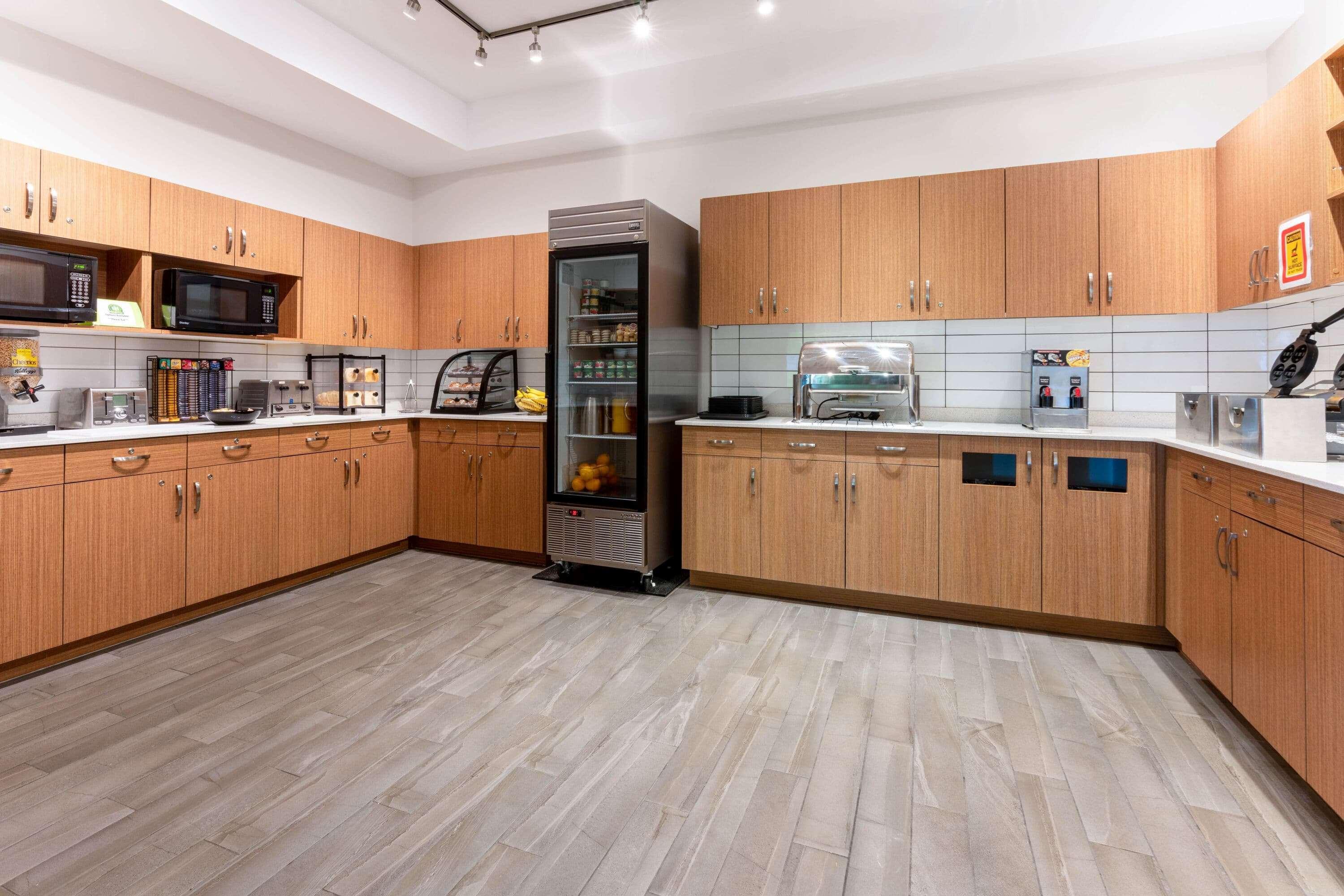 Super 8 By Wyndham Winnipeg East Mb Extérieur photo
