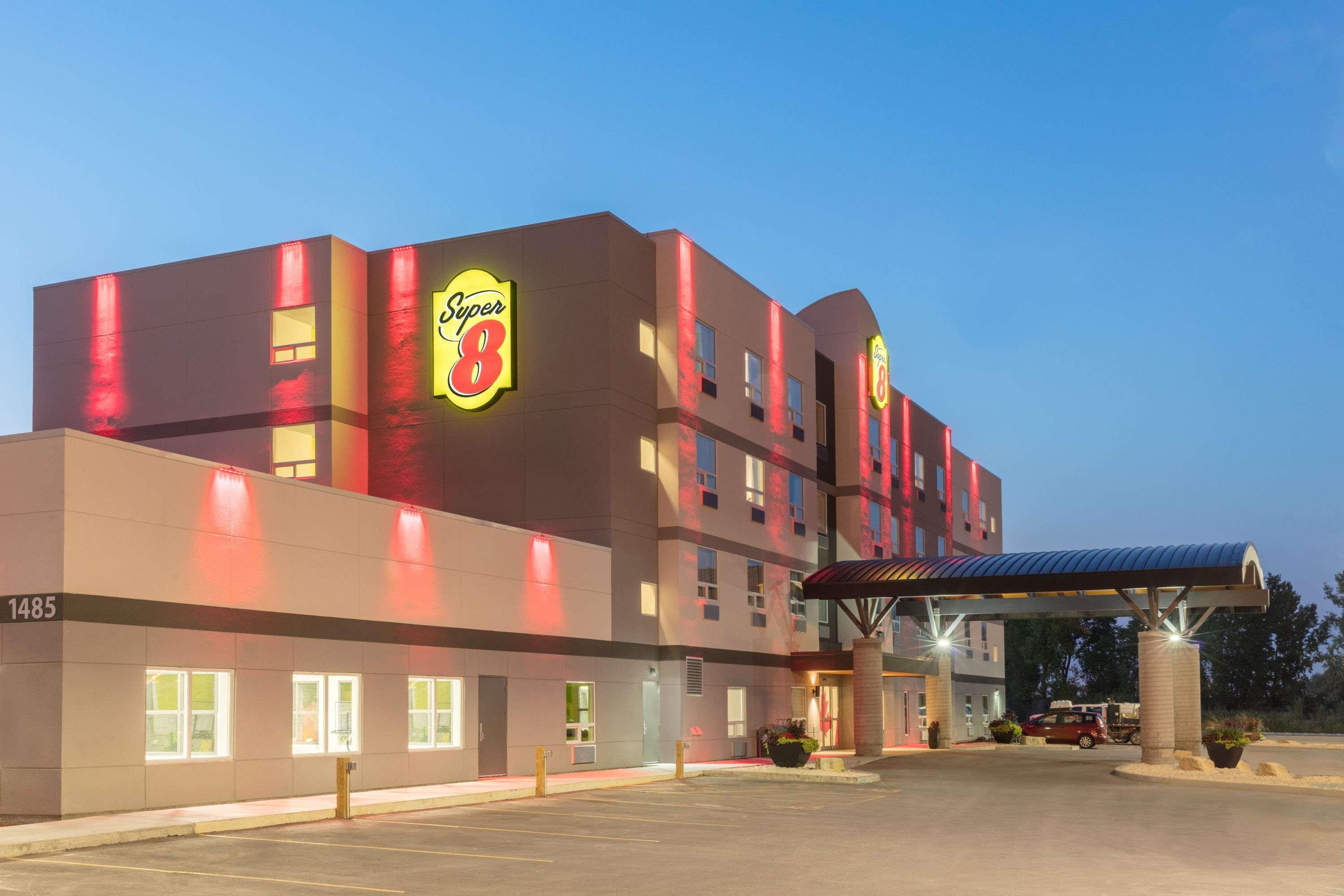Super 8 By Wyndham Winnipeg East Mb Extérieur photo