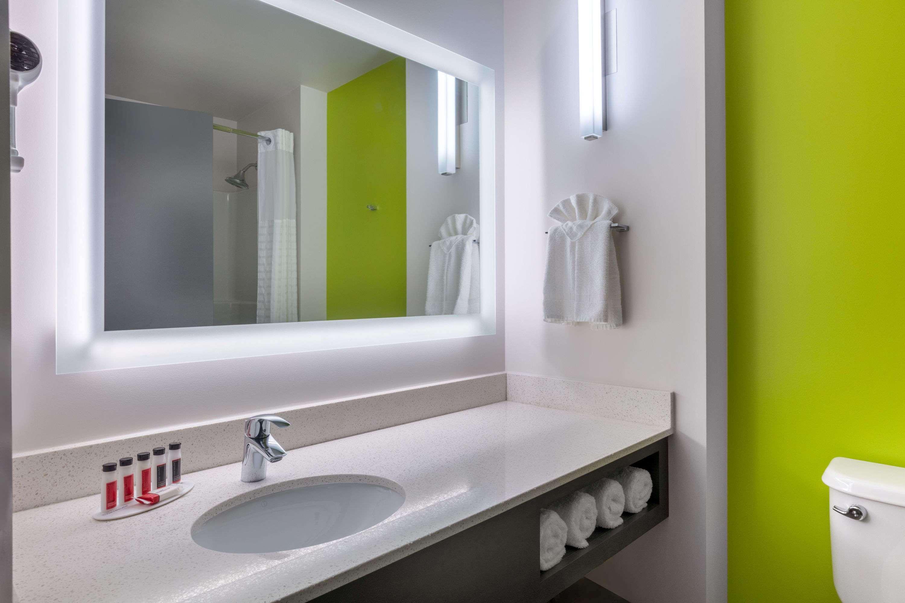 Super 8 By Wyndham Winnipeg East Mb Extérieur photo